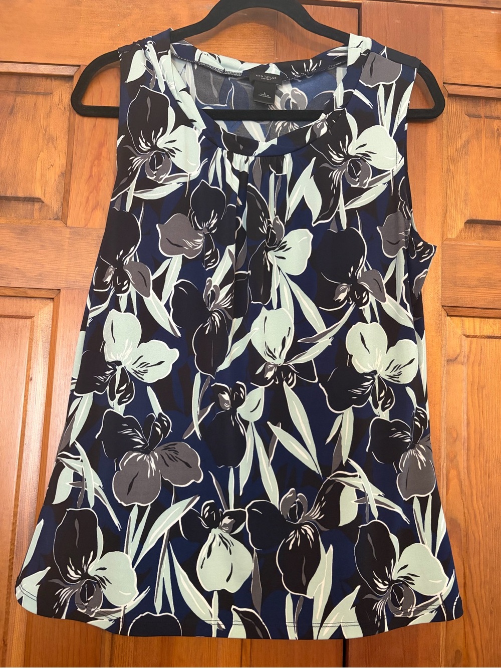 Ann Taylor Navy Floral Sleeveless Camisole with Mint Accents